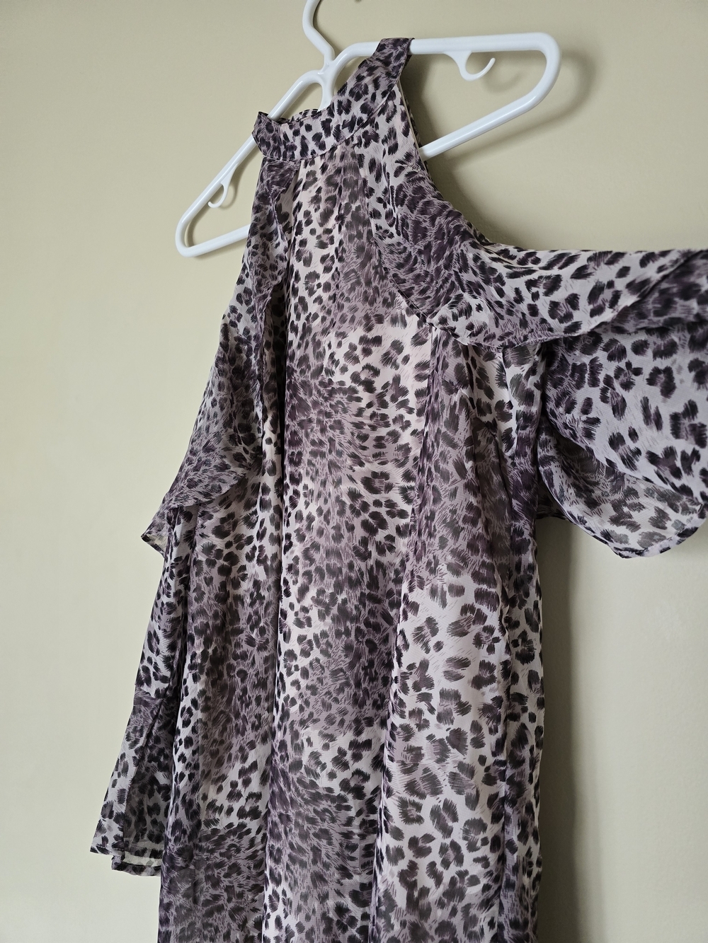 Entro Leopard Dress Cold Shoulder Ruffle Size Medium - Picture 9 of 11